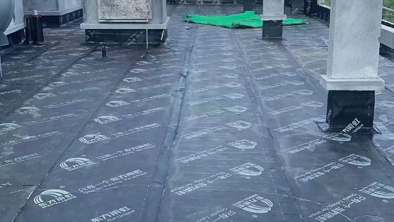 防水卷材自粘施工，关键步骤图解详解